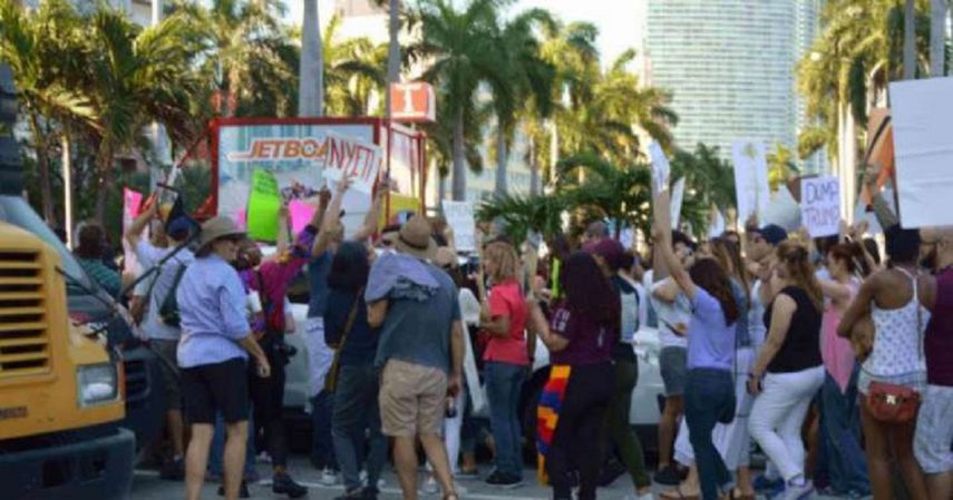La mujeres que manifestaron en en Miami rechazaron la intolerancia y la criminalización de sus familias inmigrantes.