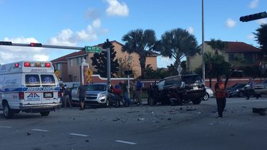 El accidente se produjo en la intersección de la avenida 87 y Park Boulevard, del sector de Fountainebleau, en el noroeste de Miami-Dade.