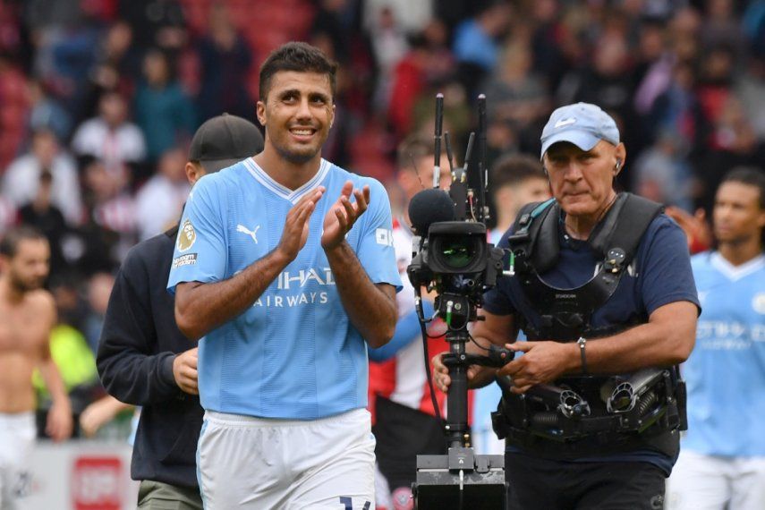 Rodrigo celebra la victoria del Manchester City por 2-0 ante Sheffield United en la Liga Premier, el domingo 27 de agosto de 2023.