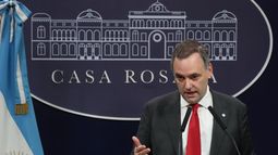 Manuel Adorni, jefe de Gabinete de Ministros del Gobierno de Argentina, dijo que buscan retocar la normativa de glaciares y cambiar las leyes de discapacidad y de financiación universitaria para compatibilizarlas con el equilibrio fiscal.