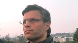 Fotografía del 30 de abril de 2019 de Leopoldo López, líder opositor venezolano. 