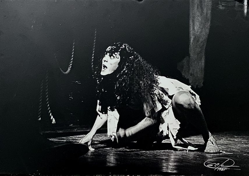 Una de las fotografías que conforman la exhibición Asela Torres: pasión en blanco y negro. La muestra reúne 56 fotos, todas enfocadas en el teatro.