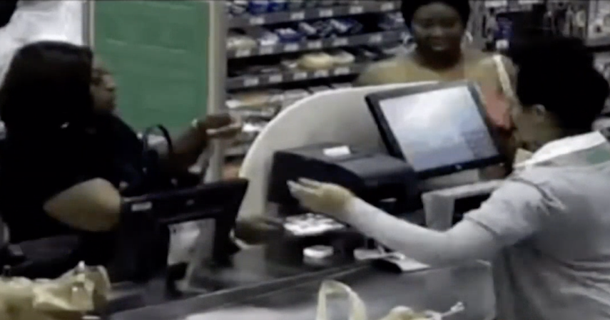 Las autoridades buscan a dos mujeres que pagaron con tarjetas de crédito robadas.&nbsp;