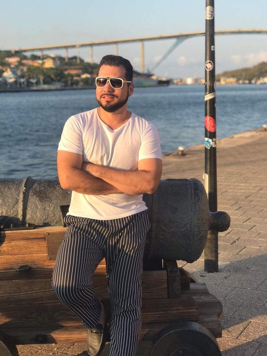 Bésame está disponible en más de 30 plataformas digitales y se escucha en Estados Unidos, España, México y Colombia, entre otros.