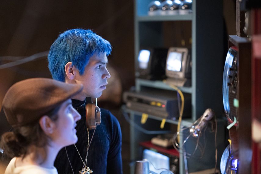 En esta imagen difundida por HBO, el actor de comedia y guionista salvadore&ntilde;o Julio Torres durante la producci&oacute;n de la serie Los Espookys.&nbsp;