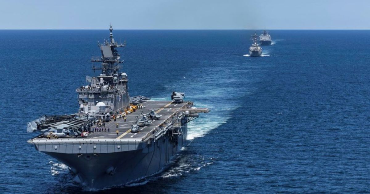 Radares, misiles y un grupo anfibio de despliegue y asalto inmediato potencian buques de EEUU en el Caribe