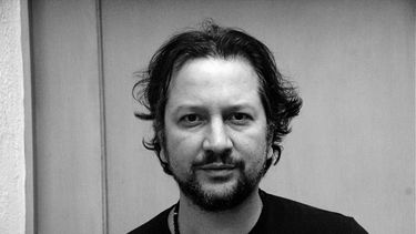 Gutiérrez, que lleva varias décadas trabajando en Hollywood, es el director y guionista de Elizabeth Harvest, película protagonizada por Abbey Lee, Ciarán Hinds, Dylan Baker.