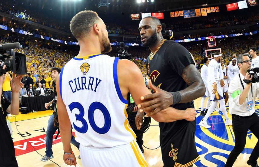 Curry se suma a la lista de estrellas del baloncesto que se suman al apoyo a James.