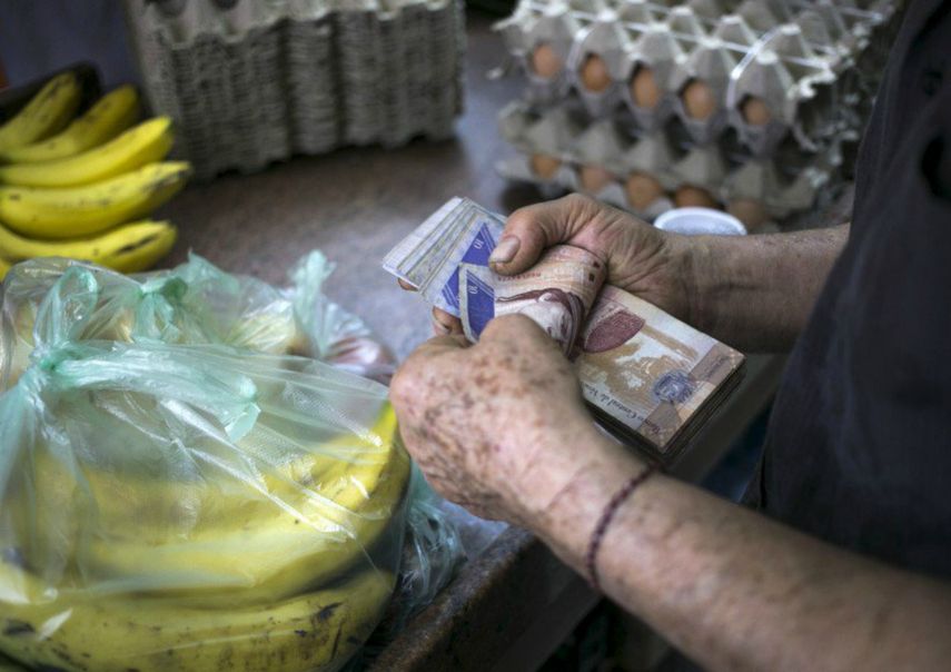 Políticos manifestaron su preocupación por la inestabilidad del dólar paralelo y la ingobernabilidad de los que se encuentran actualmente en el poder en el país sudamericano