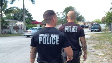 Miembros de la policía condal de Miami-Dade.