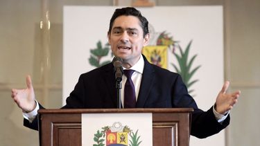 Carlos Vecchio, representante del gobierno de transición en Venezuela ante los Estados Unidos. 