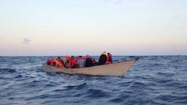 El guardacostas Confidence intercepta un viaje de migrantes en el Pasaje de Mona el 28 de agosto de 2023.