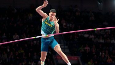 En foto del 20 de marzo del 2022, el brasileño Thiago Braz intenta un salto en el campeonato mundial en interior en Belgrado, Serbia.