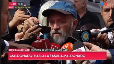 Sergio Maldonado, el hermano de Santiago, habla con la prensa.