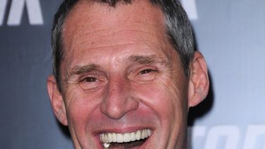 En esta foto de archivo tomada el 30 de abril de 2009, el actor Ben Cross llega al estreno en Los &Aacute;ngeles de Star Trek en el teatro chino el 30 de abril de 2009.&nbsp;