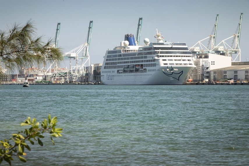 Tras 32 horas de búsqueda en las que cubrieron 2.086 millas cuadradas, se decide suspender las operaciones.