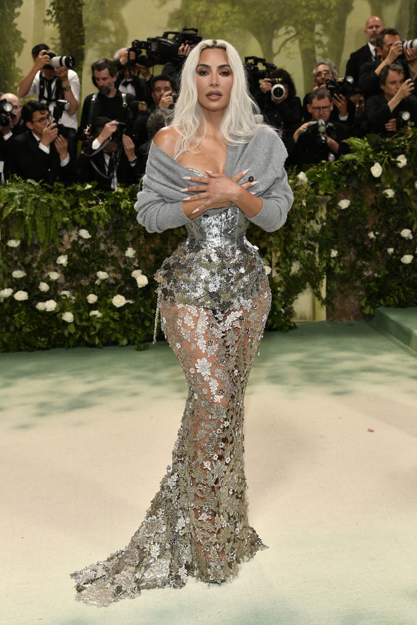 Kim Kardashian asiste a la Met Gala del Costume Institute del Museo Metropolitano de Arte que celebra la inauguración de la exposición Bellezas durmientes: Reawakening Fashion el lunes 6 de mayo de 2024 en Nueva York.&nbsp;