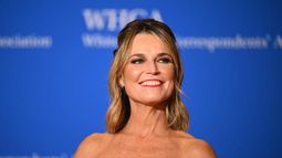La periodista australiano-estadounidense Savannah Guthrie llega a la cena de la Asociación de Corresponsales de la Casa Blanca (WHCA, por sus siglas en inglés) en el hotel Washington Hilton, en Washington, DC, el 27 de abril de 2024. La periodista australiano-estadounidense Savannah Guthrie llega a la cena de la Asociación de Corresponsales de la Casa Blanca (WHCA, por sus siglas en inglés) en el hotel Washington Hilton, en Washington, DC, el 27 de abril de 2024.