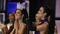 La joven tripulante de cabina Diana Silva, representante del Distrito Capital, es coronada como la nueva Miss Venezuela por la saliente Miss Venezuela 2021, Amanda Dudamel, en el Poliedro de Caracas el 16 de noviembre de 2022.