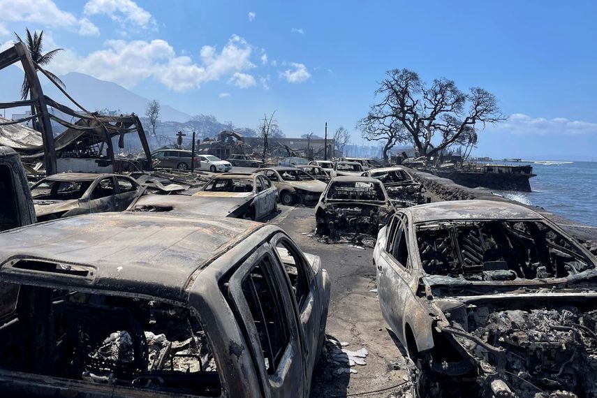 Aautos calcinados después del paso de un incendio, el miércoles 9 de agosto de 2023, en Lahaina, Hawai. 