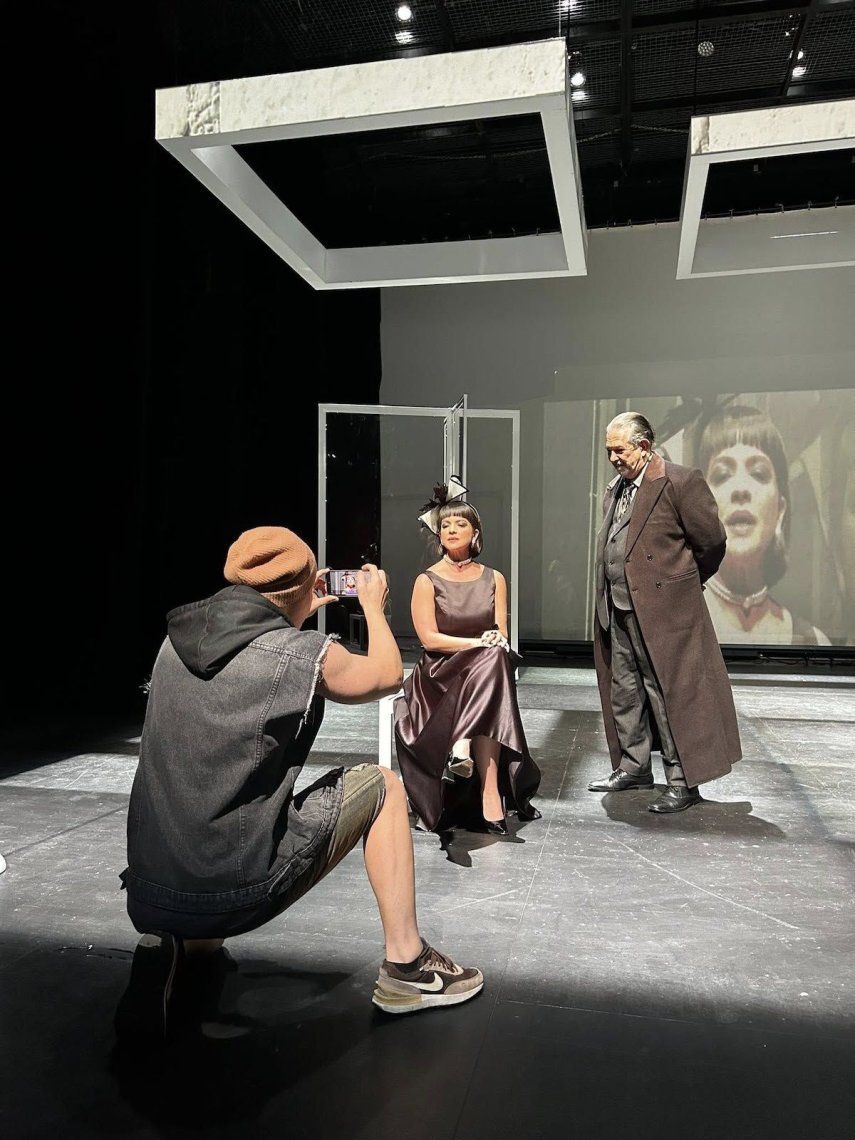 Escena de la obra Lear, de Naher Jacqueline Briseño, que cerró el telón del Festival Internacional de Teatro Hispano de Miami 2025.