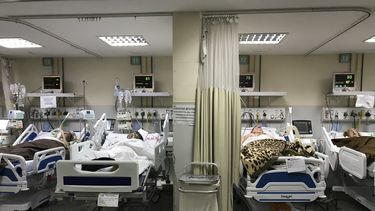 Pacientes enfermos de COVID-19 reciben tratamiento en el Hospital Municipal Salgado Filho el domingo 24 de mayo de 2020, en R&iacute;o de Janeiro