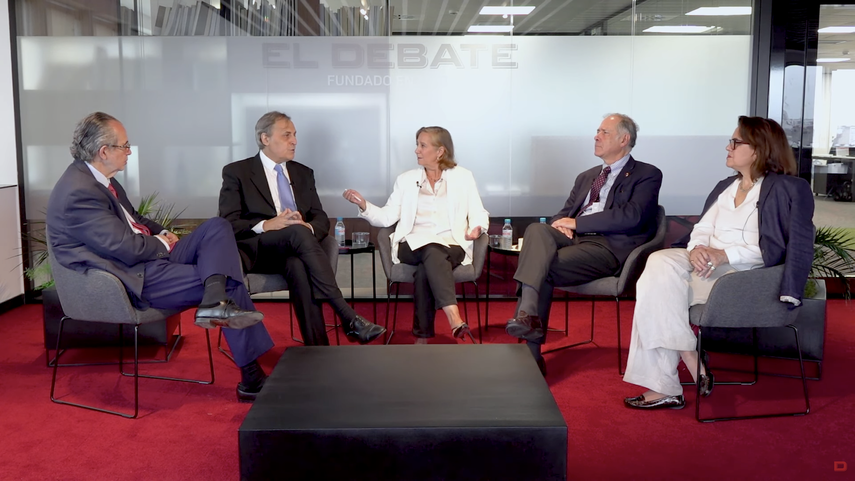 Coloquio Autoritarismo, dictaduras y narco estados en Hispanoamérica, organizado por el medio El Debate el 10 de junio, con Verónica Ormachea (Bolivia), Miguel Henrique Otero (Venezuela), Andrés Montero (Chile) y José Vales (Argentina).