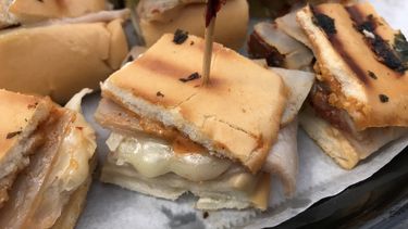 Una de las propuestas que compitieron por el título del mejor sándwich cubano.&nbsp;