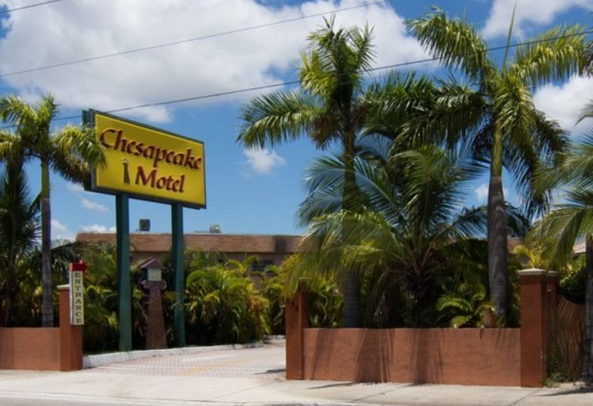 Fachada del motel donde fue encontrado el cuerpo sin vida de una joven en Hialeah. (CORTESÍA)