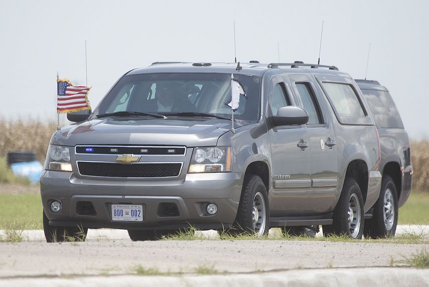 La caravana de veh culos del vicepresidente Mike Pence ingresa a una instalaci n para migrantes detenidos en Donna, Texas, el viernes 12 de julio de 2019.&nbsp; &nbsp;