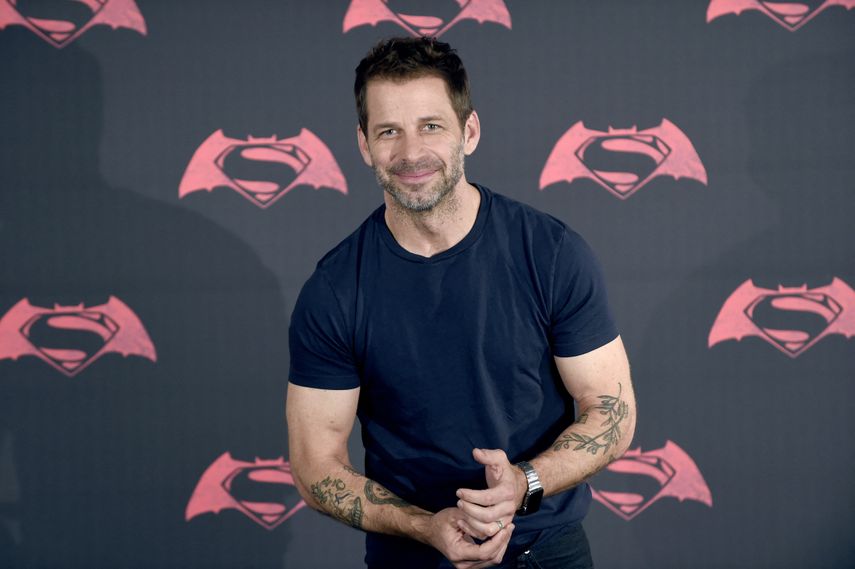 En esta foto de archivo tomada el 19 de marzo de 2016, el director de cine, productor y guionista estadounidense Zack Snyder posa para los fotógrafos durante un photocall de la nueva película Batman v Superman: El origen de la justicia en el hotel St. Regis de la Ciudad de México.&nbsp;