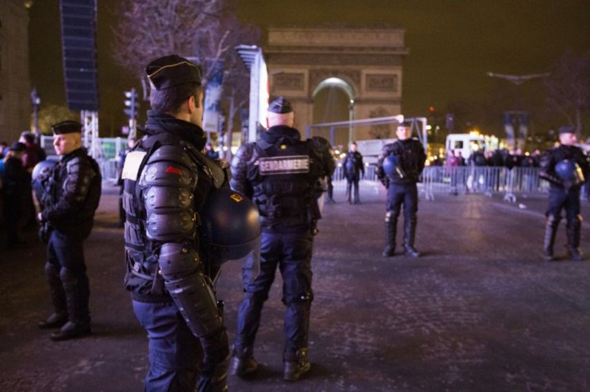 La Policía tiene activado un fuerte operativo en las inmediaciones de los Campos Elíseos, en París, la capital francesa.