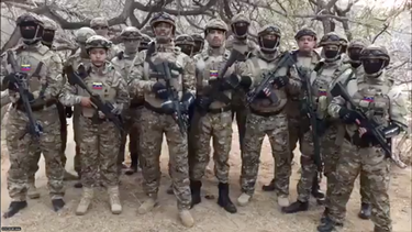Varios&nbsp;militares venezolanos difundieron videos en&nbsp;Twitter&nbsp;en los que se adjudican la autor&iacute;a de lo que el r&eacute;gimen&nbsp;de Nicol&aacute;s Maduro&nbsp;tild&oacute; como una &ldquo;invasi&oacute;n frustrada&rdquo;. El presidente encargado Juan Guaid&oacute; calific&oacute; el hecho como un montaje del r&eacute;gimen.