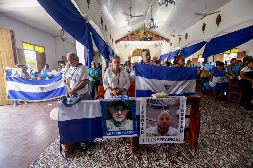 Familiares de presos políticos asisten a una misa para pedir la liberación de sus seres queridos, en Masaya, Nicaragua.&nbsp;