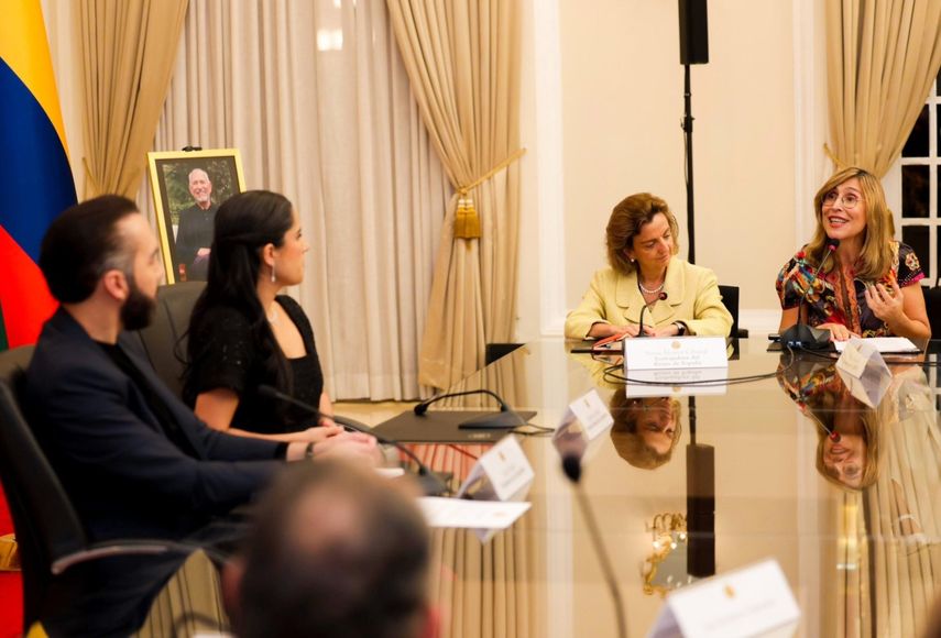 La presidenta de CEAPI, Nuria Vilanova, el presidente de El Salvador, Nayib Bukele y la embajadora de España en &nbsp;El Salvador.