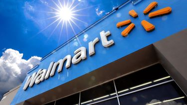 Logo del gigante minorista Walmart en uno de sus establecimientos comerciales.