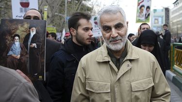 ARCHIVO - En esta fotograf&iacute;a del 11 de febrero de 2016, Qassem Soleimani, comandante de la Fuerza Quds de la Guardia Revolucionaria de Ir&aacute;n, asiste a un evento en Teher&aacute;n.