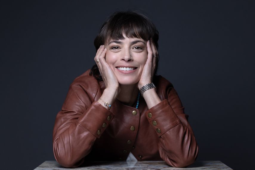 La actriz franco-argentina Berenice Bejo posa durante una sesión de fotos en París el 9 de abril de 2025.