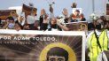 Manifestantes asisten el domingo 18 de abril de 2021 a una marcha en el barrio de Little Village, en Chicago, para honrar a Adam Toledo, un niño de 13 años que murió el mes pasado tras ser baleado por la policía. Manifestantes asisten el domingo 18 de abril de 2021 a una marcha en el barrio de Little Village, en Chicago, para honrar a Adam Toledo, un niño de 13 años que murió el mes pasado tras ser baleado por la policía.
