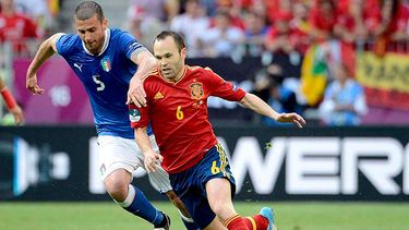 La Roja y la Azurra pelearán por el primer lugar del grupo G. (EFE)