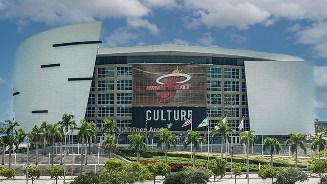 Fachada del recinto deportivo donde juegan los Miami Heat propiedad de Miami-Dade.