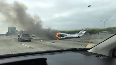 El aeropuerto John Wayne canceló temporalmente las llegadas pero después se reabrió el tráfico aéreo con normalidad.