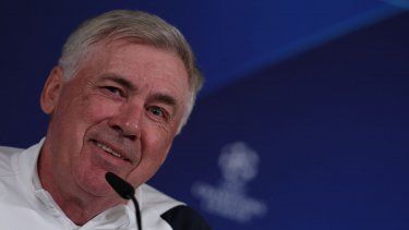 El entrenador italiano del Real Madrid, Carlo Ancelotti, ofrece una conferencia de prensa en vísperas del partido de ida de los cuartos de final de la Liga de Campeones de la UEFA contra el Manchester City en la Ciudad Deportiva del Real Madrid en Valdebebas, en las afueras de Madrid, el 8 de abril de 2024. &nbsp;