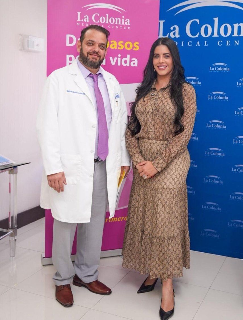 Jenisbel Acevedo y el Dr. Alejandro Serralvo en el evento de mamografías gratuitas este 31 de mayo de 2024 en Hialeah.&nbsp;