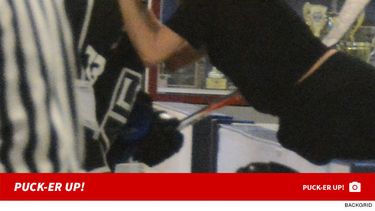 selena gomez y justin bieber son sorprendidos besandose en publico 