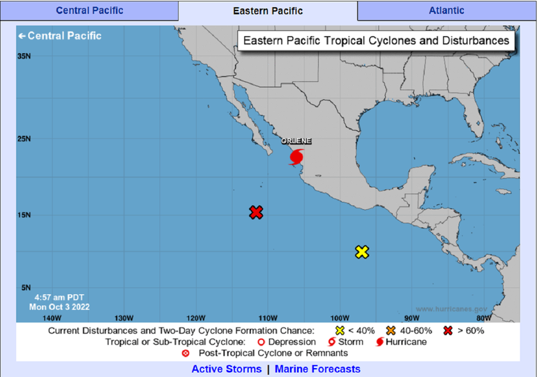  El huracán Orlene se cernía el lunes sobre la costa mexicana del Pacífico entre las localidades turísticas de Mazatlán y San Blas, donde las autoridades suspendieron las clases y habilitaron refugios.