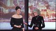 La actriz china Gong Li y la actriz estadounidense Jane Fonda hablan en el escenario durante la ceremonia de apertura y la proyección de la película La Venus electrique (El beso eléctrico) en la 79ª edición del Festival de Cine de Cannes en Cannes, al sur de Francia, el 12 de mayo de 2026.