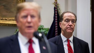 El presidente Donald Trump (i) ofrece una rueda de prensa este miércoles para nominar a&nbsp;David Malpass&nbsp;(d), actual subsecretario del Tesoro, como candidato para presidir el Banco Mundial.