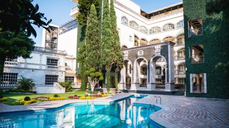 Área de la piscina del hotel Mansión Solís by Hotsson