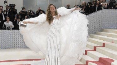 Gisele Bündchen asiste a la MET gala del Museo Metropolitano de Arte que celebra la inauguración de la exposición Karl Lagerfeld: A Line of Beauty el lunes 1 de mayo de 2023 en Nueva York.